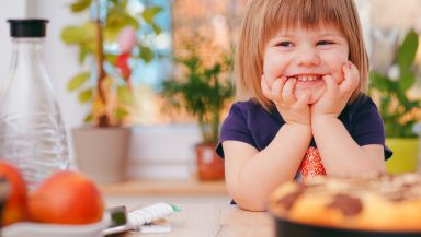 alimentación saludable niña