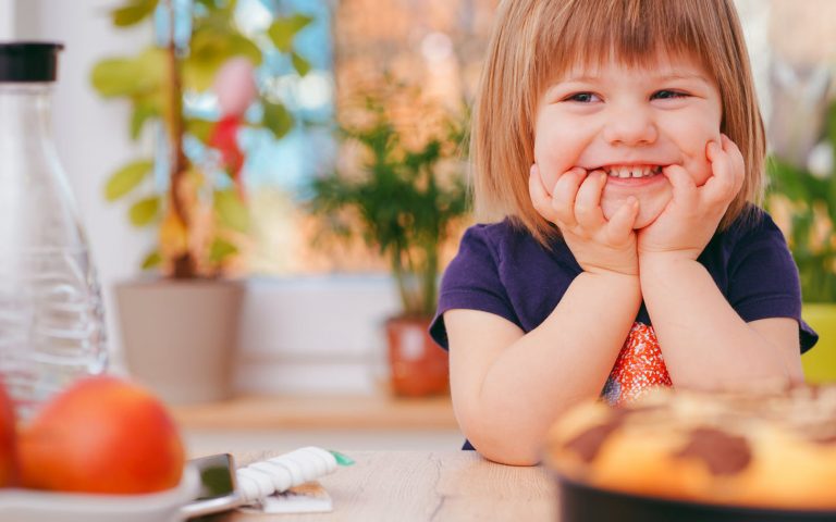 alimentación saludable niña